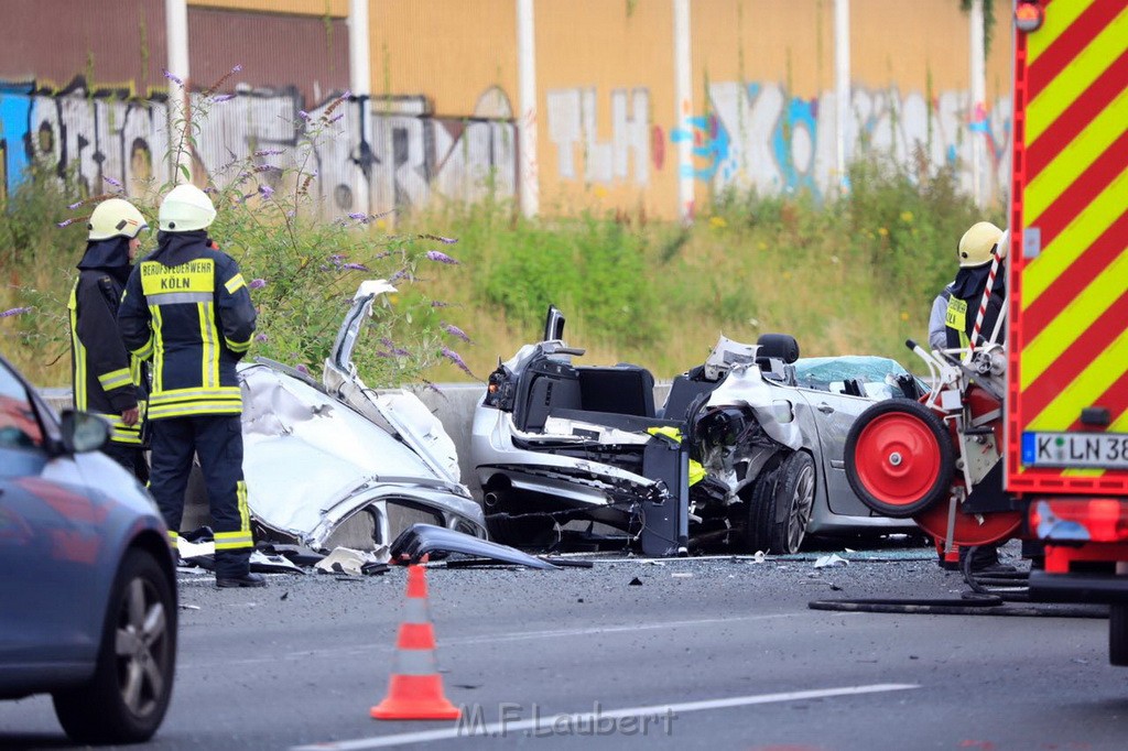 Schwerer VU A 3 Rich Oberhausen Hoehe AS Koeln Muelheim P15.jpg